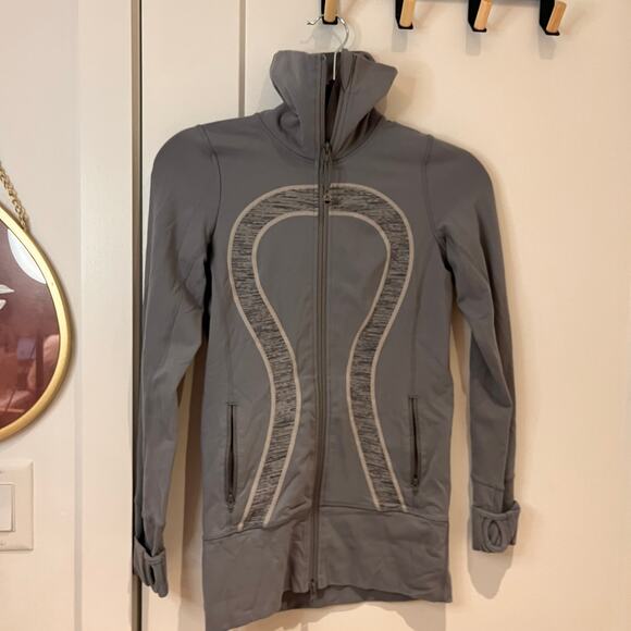 LULULEMON Gray In Stride Long Sleeves Zip Up Jacket Size 2 - Picture 4 of 8